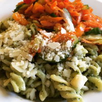 Nudeln mit Pesto und Karottensalat am Nudeltag im Mittagsmenü - Kleine Feinschmeckerei Durlach